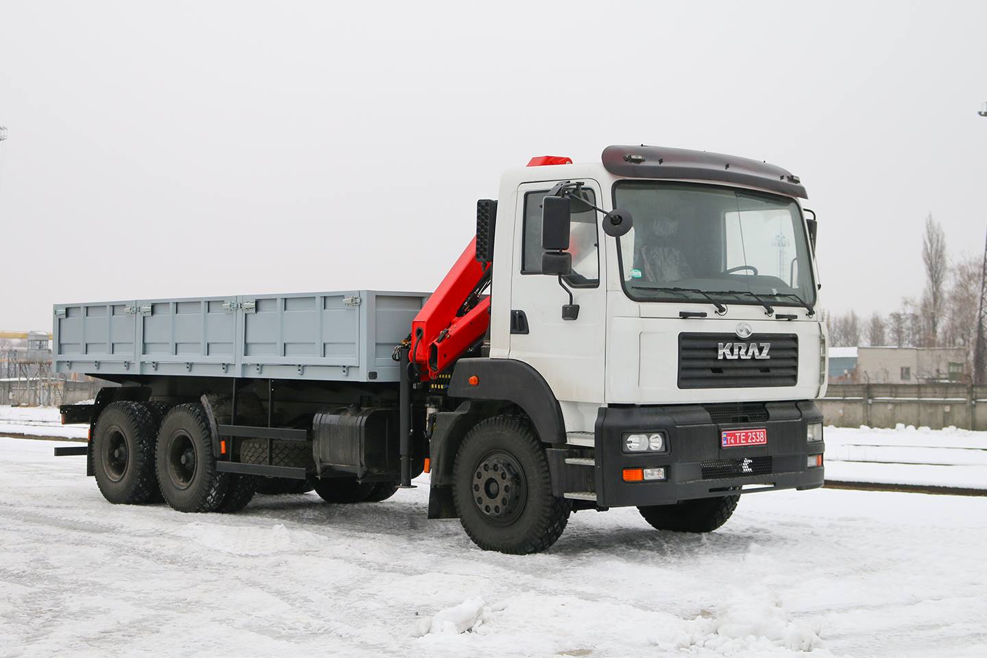 ZSO Bortovoi avtomobil KrAZ 6511B4 500 s kranom manipulyatorom PALFINGER PK8500 1